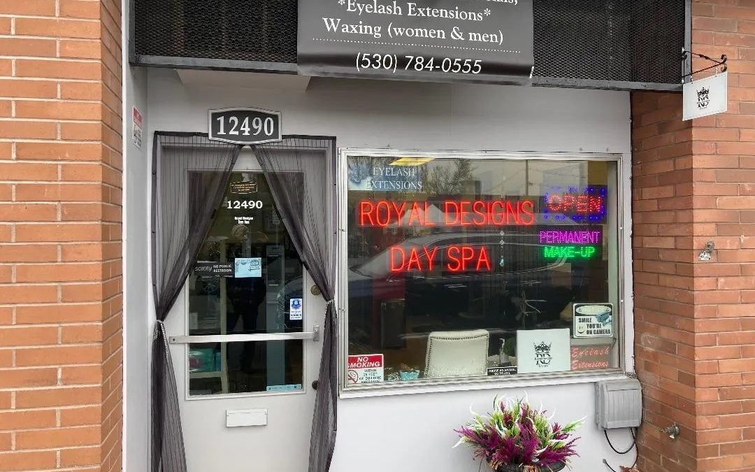 GLAMOUR ON 1ST STREET – ROYAL DESIGNS DAY SPA